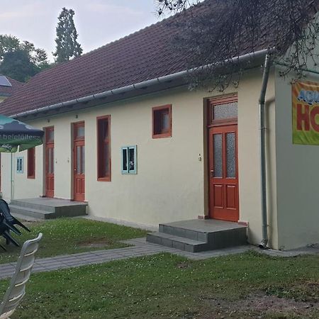 Aqua Hostel Siófok Exteriör bild