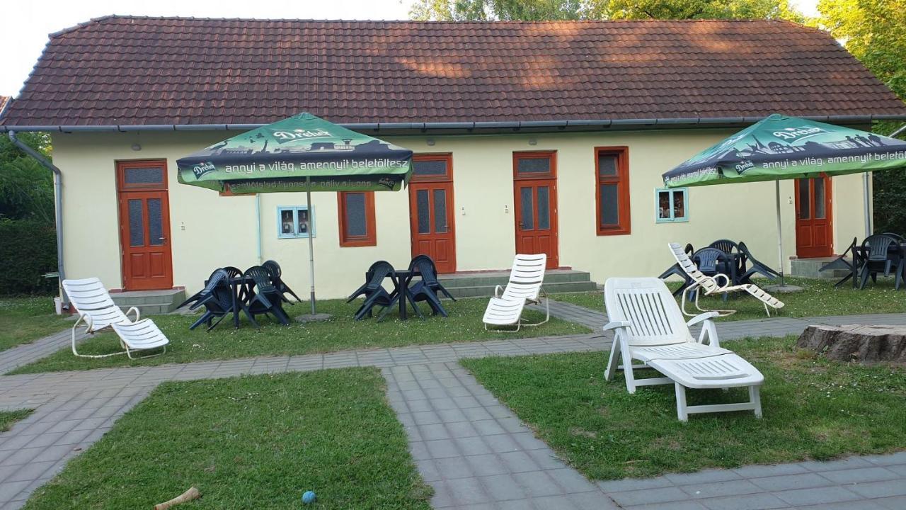 Aqua Hostel Siófok Exteriör bild