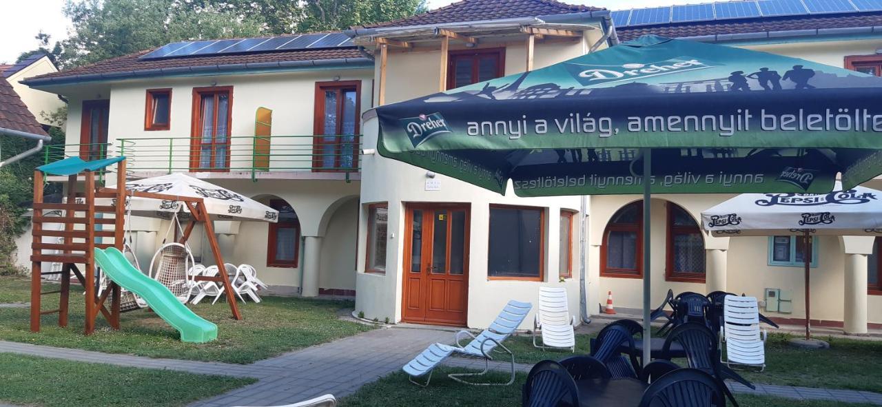 Aqua Hostel Siófok Exteriör bild