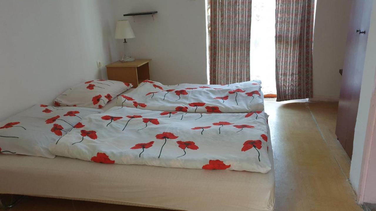 Aqua Hostel Siófok Exteriör bild
